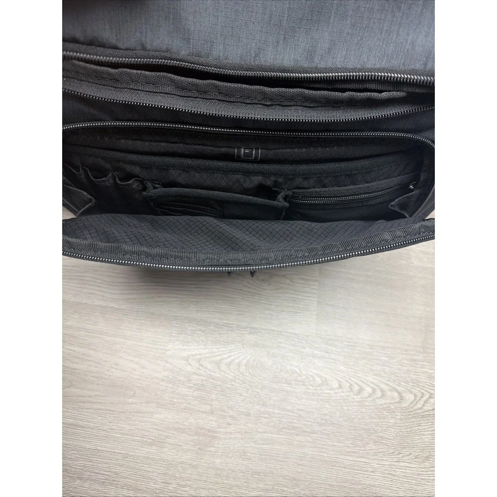 Samsonite Modern Utility Messenger Bag‎ Laptop, Black Sleek Design Dividers